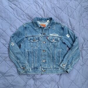 Levi's distressed denim trucker jacket in light wash -size small petite / womens